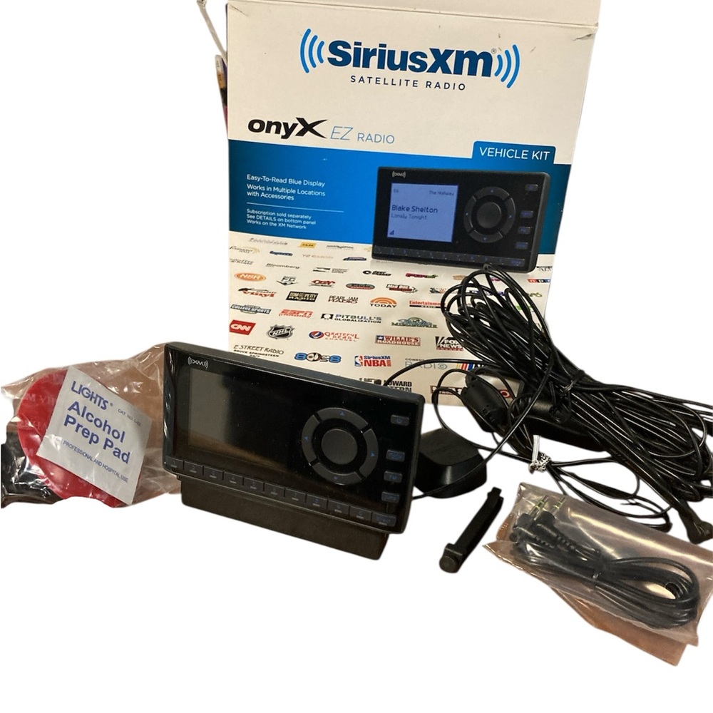 Sirius XM Satellite Radio Onyx EZ Radio Model XEZ1V1 Vehicle Kit box ripped